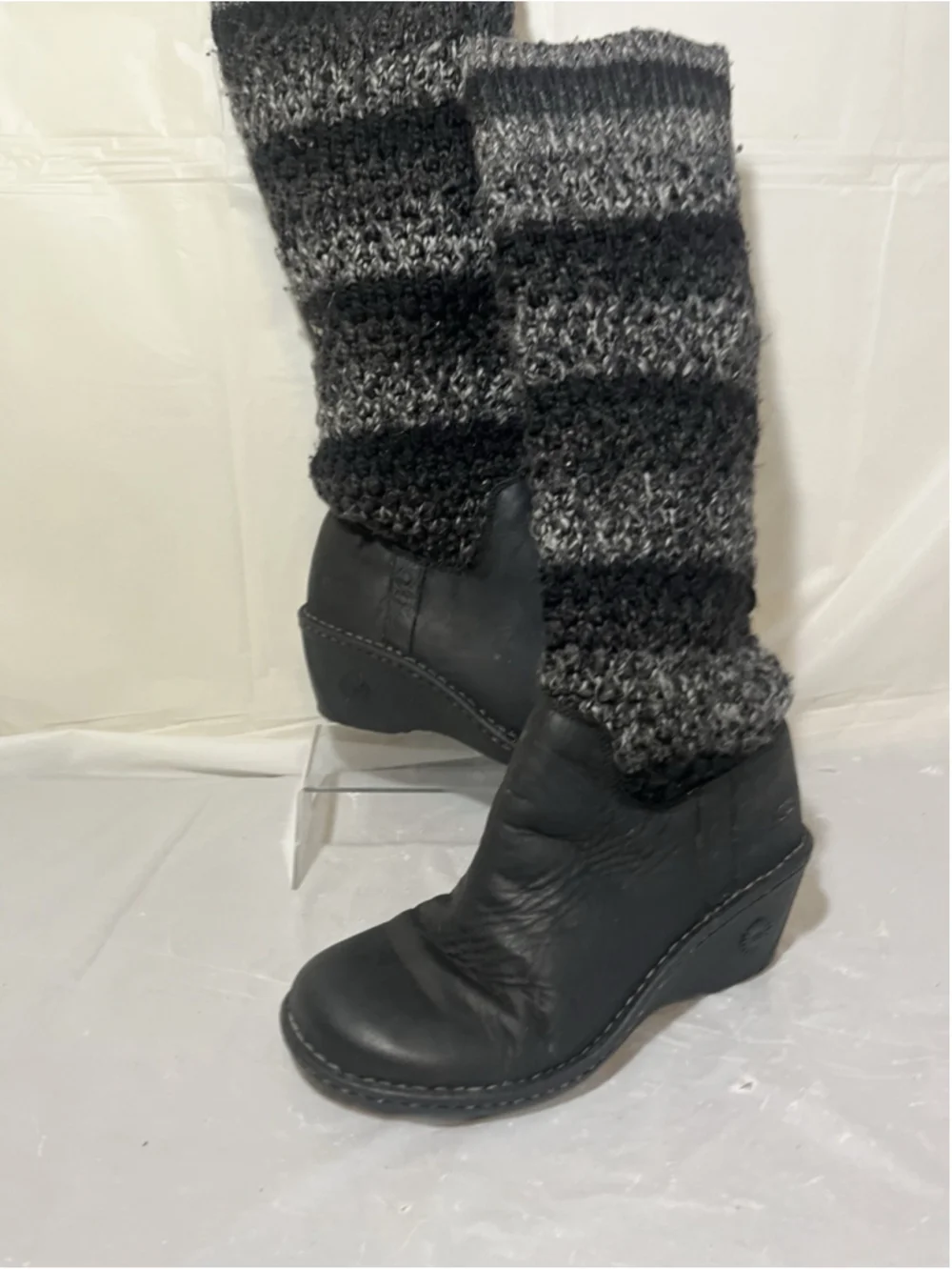 UGG Cresthaven Boot Size 8 Wedge Heel Black Nubuck Gray Knit Pull On